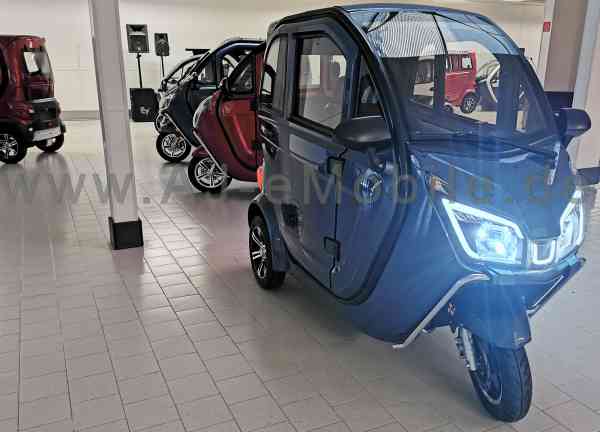 UMI &quot;CITY GO&quot; E-Moped Führerscheinfrei Scooter Kabinenroller 25 km/h, 3 Kw Motor, Li-Ionen 90-270 KM